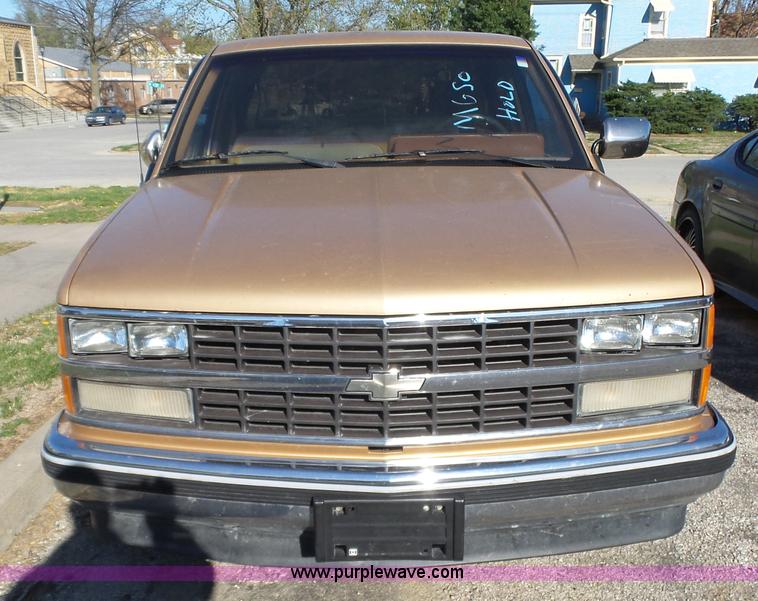 image for item L6299 1989 Chevrolet 1500 Ext. Cab pickup truck