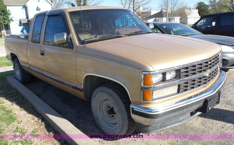 image for item L6299 1989 Chevrolet 1500 Ext. Cab pickup truck