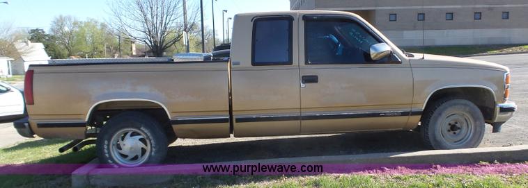 image for item L6299 1989 Chevrolet 1500 Ext. Cab pickup truck