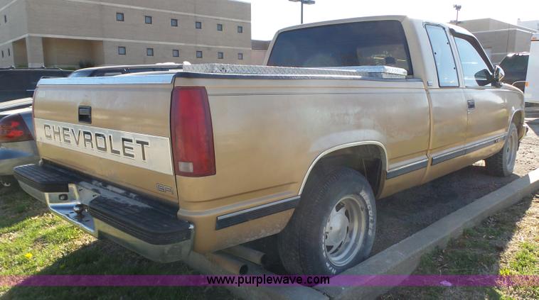 image for item L6299 1989 Chevrolet 1500 Ext. Cab pickup truck