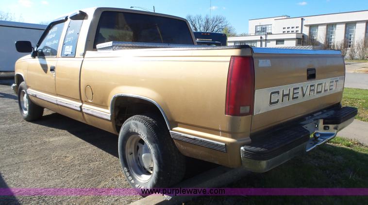 image for item L6299 1989 Chevrolet 1500 Ext. Cab pickup truck