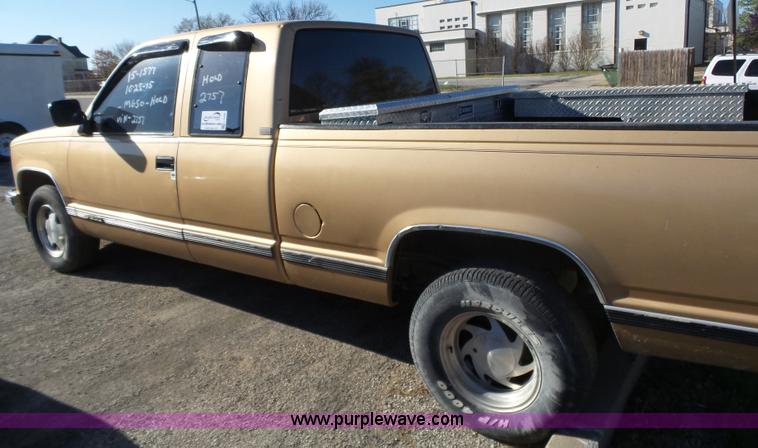 image for item L6299 1989 Chevrolet 1500 Ext. Cab pickup truck