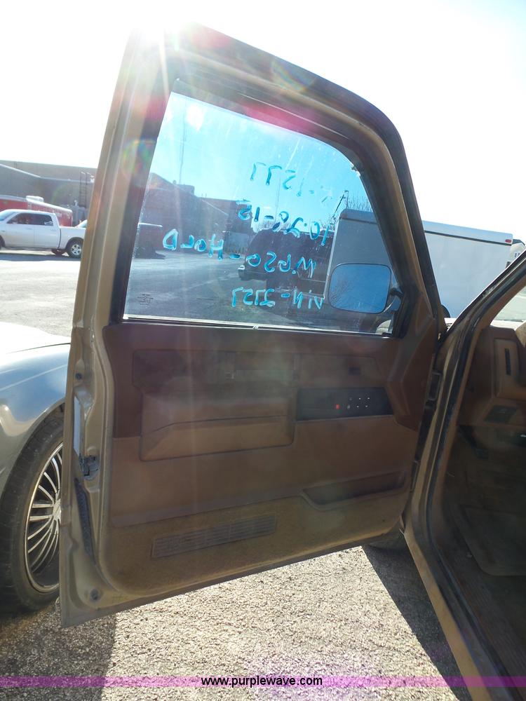 image for item L6299 1989 Chevrolet 1500 Ext. Cab pickup truck