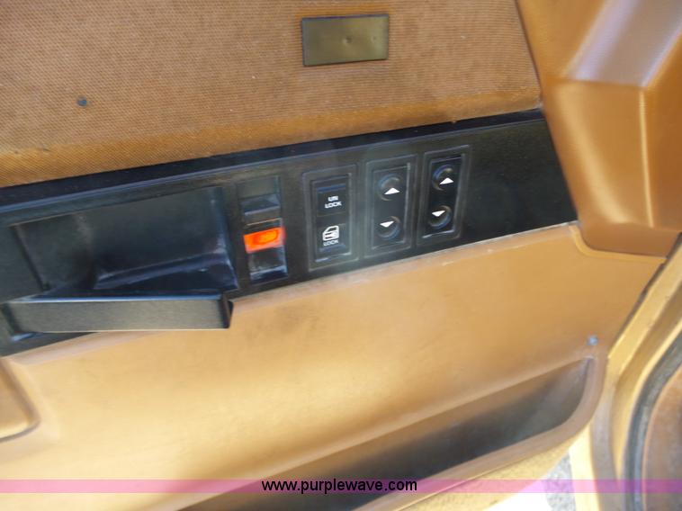 image for item L6299 1989 Chevrolet 1500 Ext. Cab pickup truck