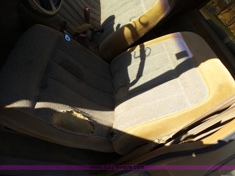 image for item L6299 1989 Chevrolet 1500 Ext. Cab pickup truck