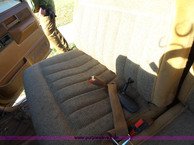 image for item L6299 1989 Chevrolet 1500 Ext. Cab pickup truck