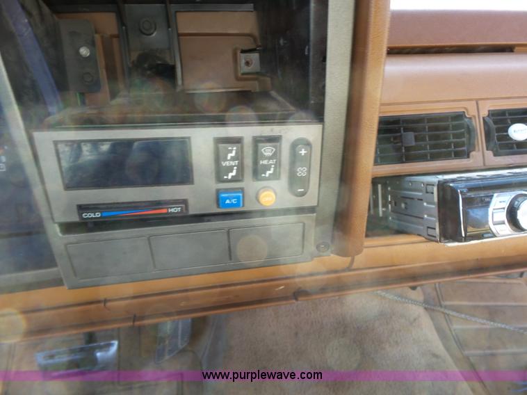 image for item L6299 1989 Chevrolet 1500 Ext. Cab pickup truck