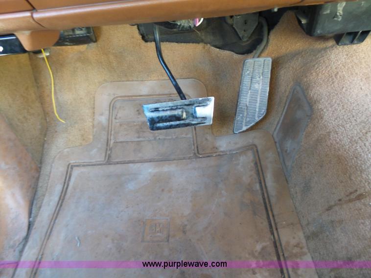 image for item L6299 1989 Chevrolet 1500 Ext. Cab pickup truck