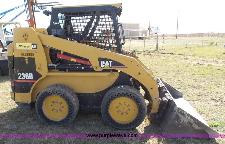 image for item L6536 2007 Caterpillar 236B skid steer