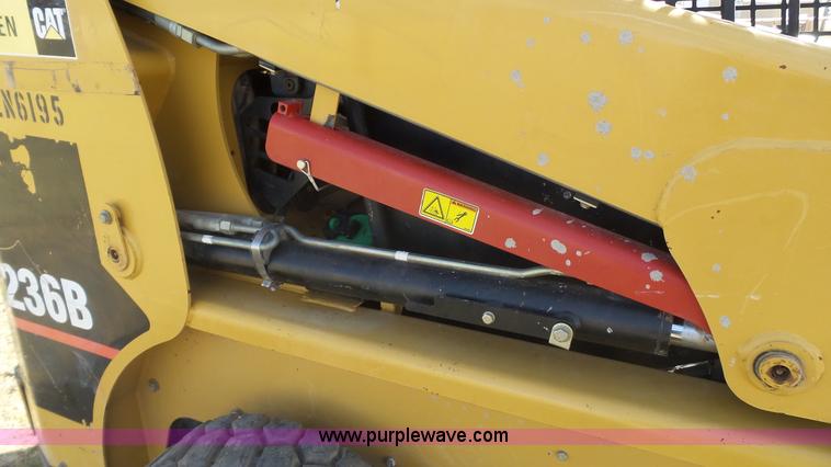 image for item L6536 2007 Caterpillar 236B skid steer