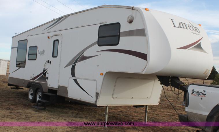 image for item L6539 2007 Laredo camper