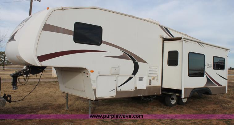 image for item L6539 2007 Laredo camper