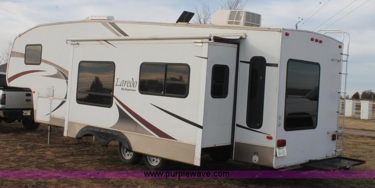 image for item L6539 2007 Laredo camper