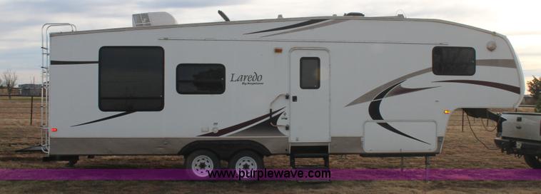 image for item L6539 2007 Laredo camper