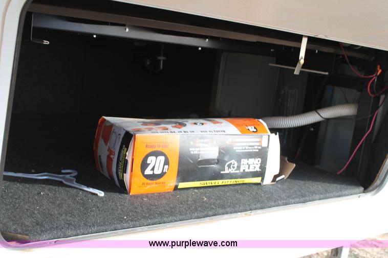 image for item L6539 2007 Laredo camper