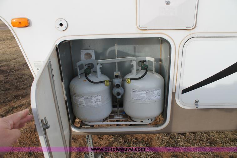 image for item L6539 2007 Laredo camper