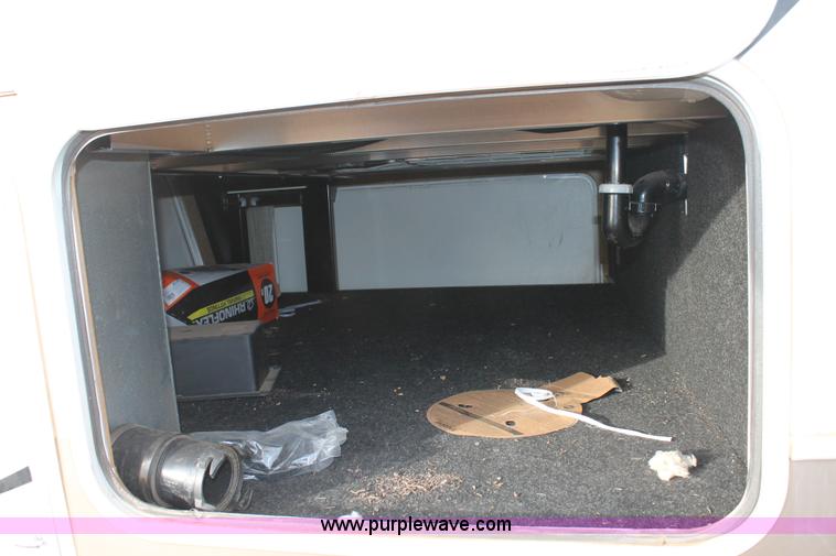 image for item L6539 2007 Laredo camper