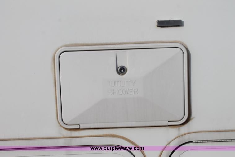 image for item L6539 2007 Laredo camper