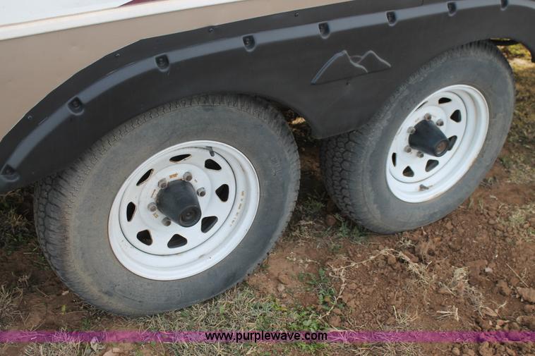 image for item L6539 2007 Laredo camper