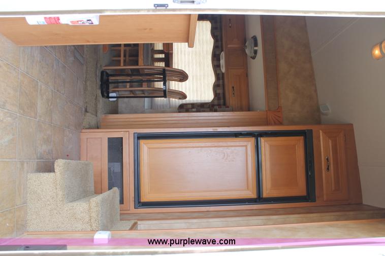 image for item L6539 2007 Laredo camper