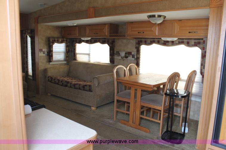 image for item L6539 2007 Laredo camper