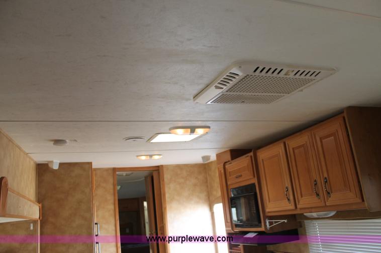 image for item L6539 2007 Laredo camper