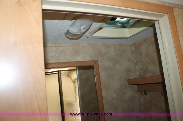 image for item L6539 2007 Laredo camper