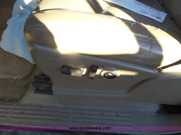 image for item L7298 2005 GMC Sierra 1500 Denali Crew Cab pickup truck