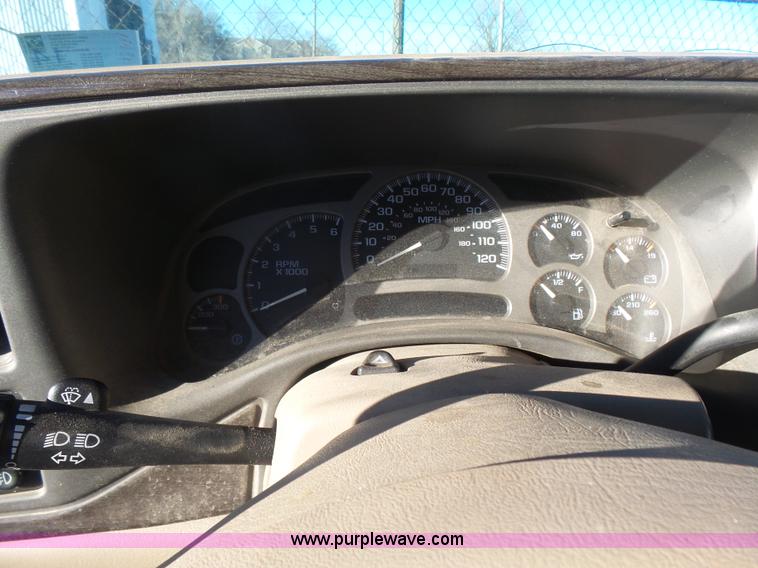 image for item L7298 2005 GMC Sierra 1500 Denali Crew Cab pickup truck