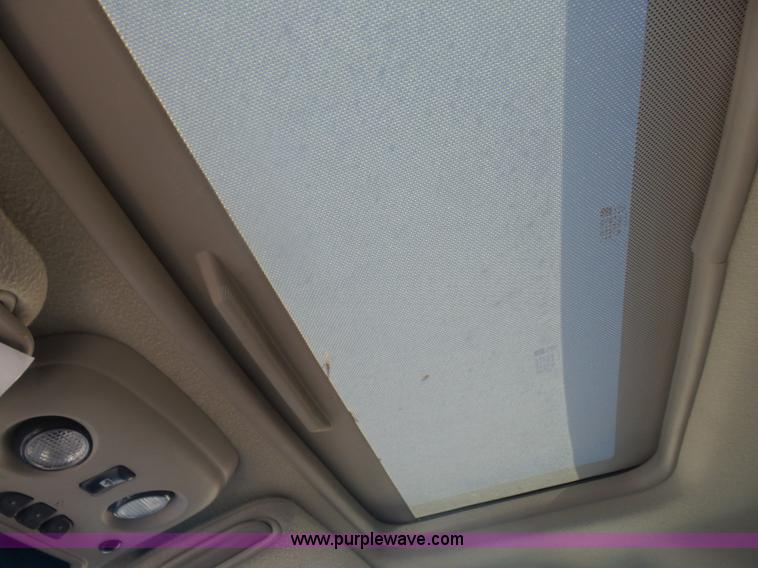 image for item L7298 2005 GMC Sierra 1500 Denali Crew Cab pickup truck