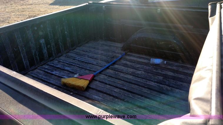 image for item L7298 2005 GMC Sierra 1500 Denali Crew Cab pickup truck