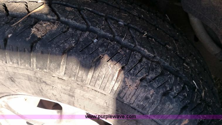 image for item L7298 2005 GMC Sierra 1500 Denali Crew Cab pickup truck