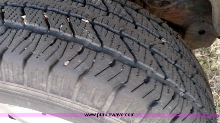 image for item L7298 2005 GMC Sierra 1500 Denali Crew Cab pickup truck