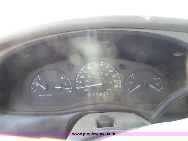 image for item L7345 1998 Ford Ranger pickup truck