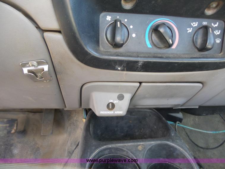 image for item L7345 1998 Ford Ranger pickup truck