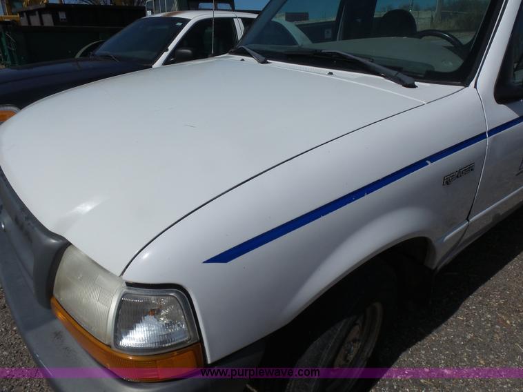 image for item L7345 1998 Ford Ranger pickup truck