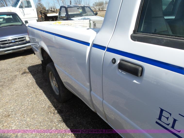 image for item L7345 1998 Ford Ranger pickup truck