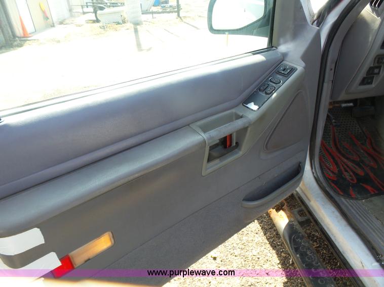 image for item L7346 1994 Ford Explorer Sport SUV