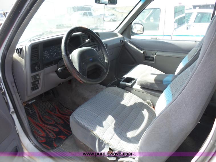 image for item L7346 1994 Ford Explorer Sport SUV