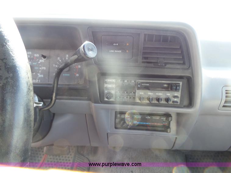 image for item L7346 1994 Ford Explorer Sport SUV