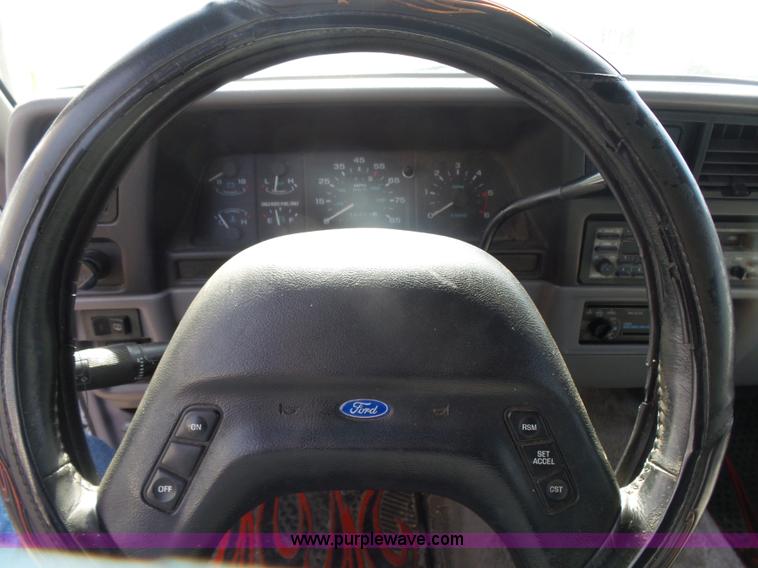 image for item L7346 1994 Ford Explorer Sport SUV