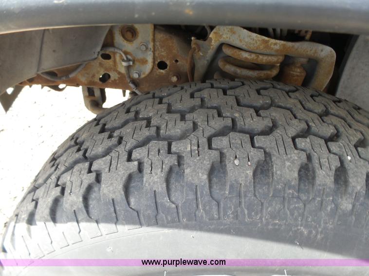 image for item L7346 1994 Ford Explorer Sport SUV