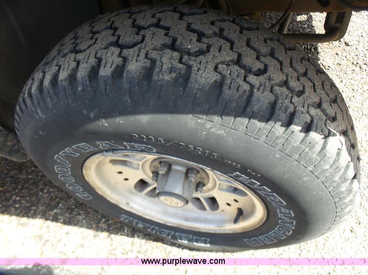 image for item L7346 1994 Ford Explorer Sport SUV