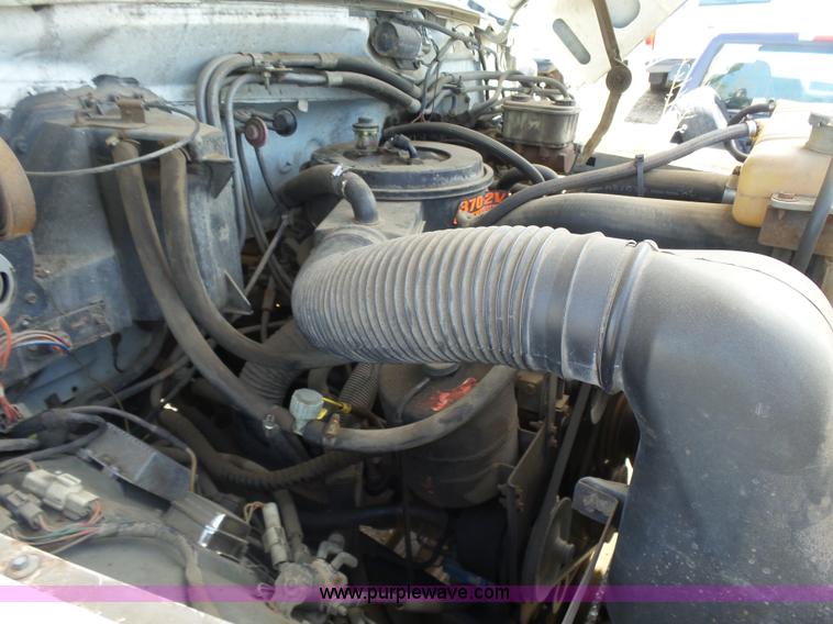 image for item L7348 1990 Ford F600 flatbed truck