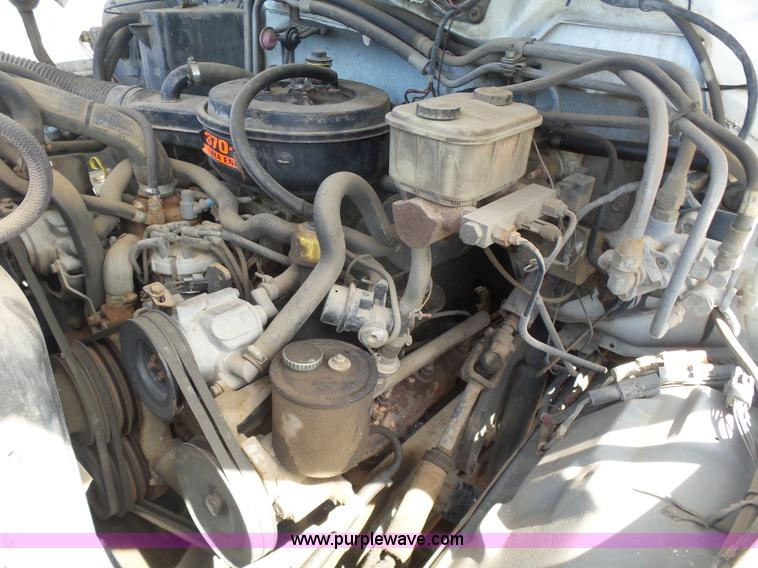 image for item L7348 1990 Ford F600 flatbed truck