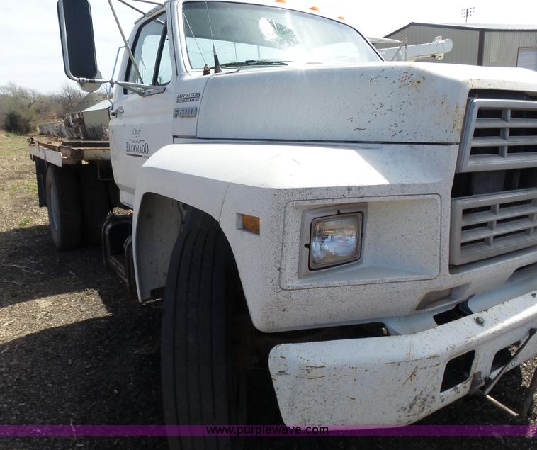 image for item L7348 1990 Ford F600 flatbed truck