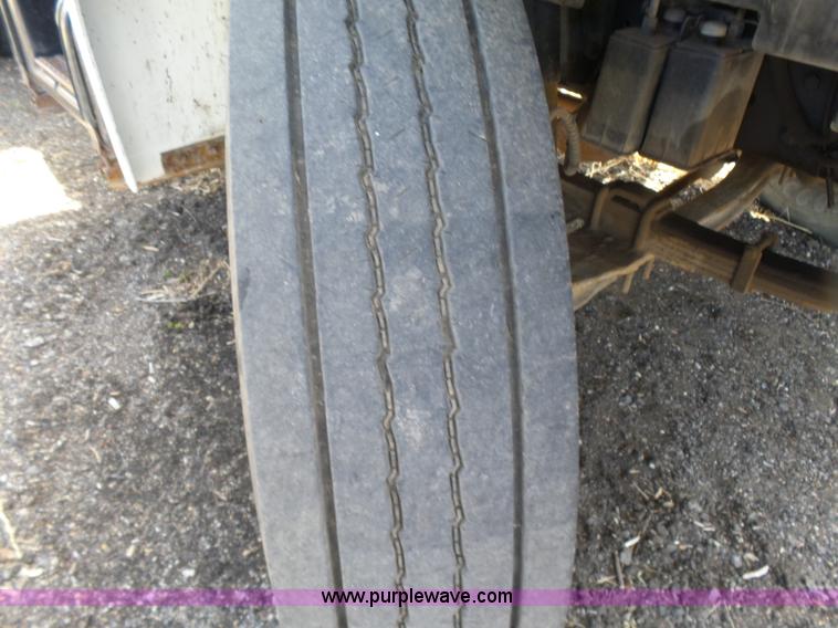 image for item L7348 1990 Ford F600 flatbed truck