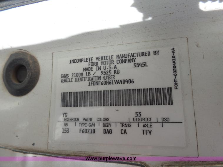 image for item L7348 1990 Ford F600 flatbed truck