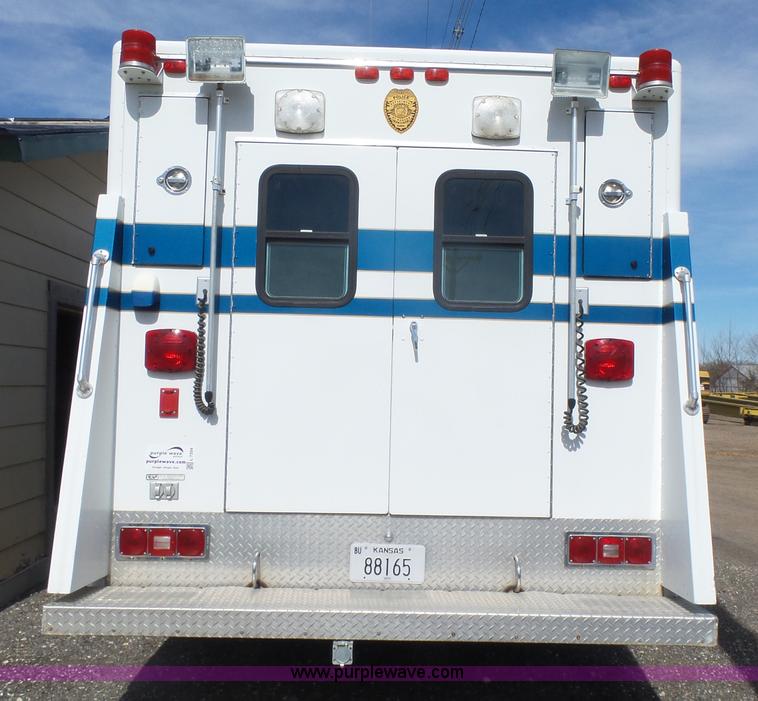 image for item L7354 1980 Ford Chateau Command vehicle