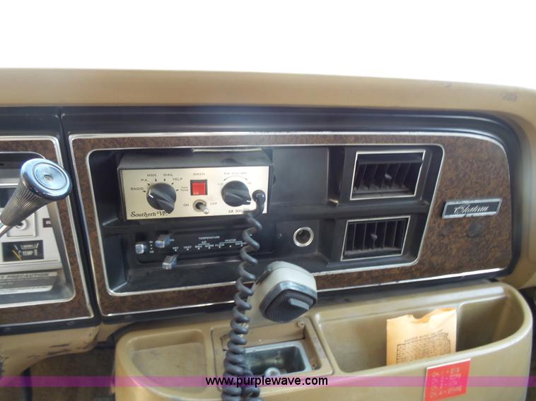 image for item L7354 1980 Ford Chateau Command vehicle